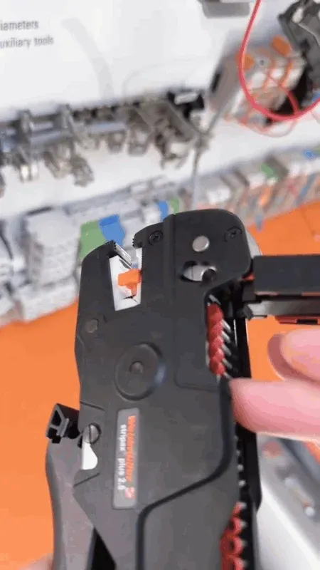 Multi-function ferrule crimping pliers working on electrical wire